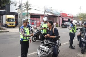 Optimalisasi Gakkum Presisi : Ditlantas Polda Jatim Gelar Operasi Dakgar Berbasis Handheld